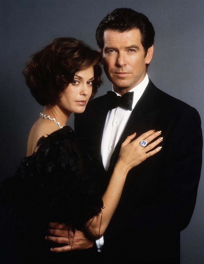 James Bond 007 - Der Morgen stirbt nie - Werbefoto - Teri Hatcher, Pierce Brosnan