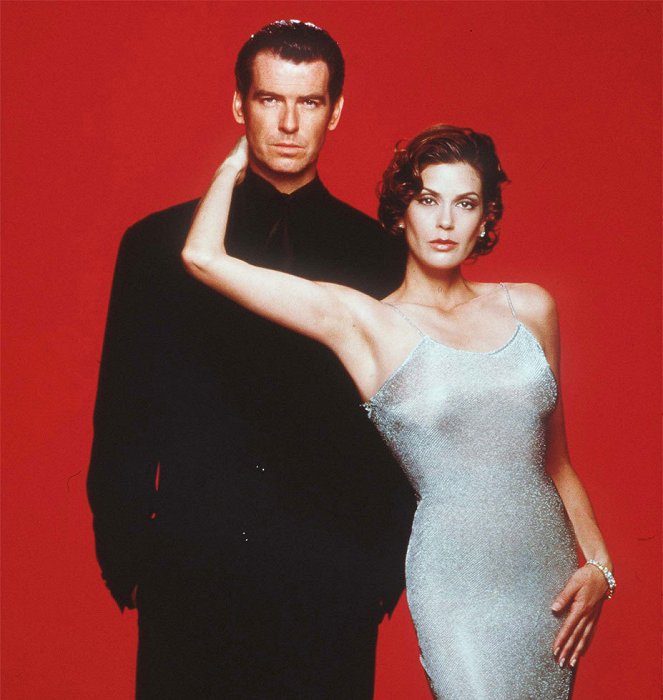 James Bond - Der Morgen stirbt nie - Werbefoto - Pierce Brosnan, Teri Hatcher