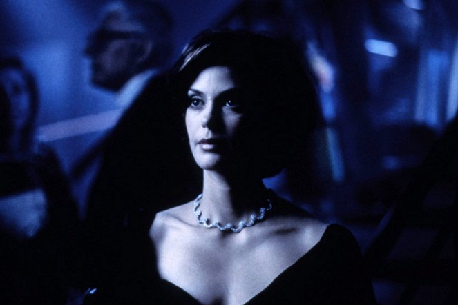 James Bond - Der Morgen stirbt nie - Filmfotos - Teri Hatcher