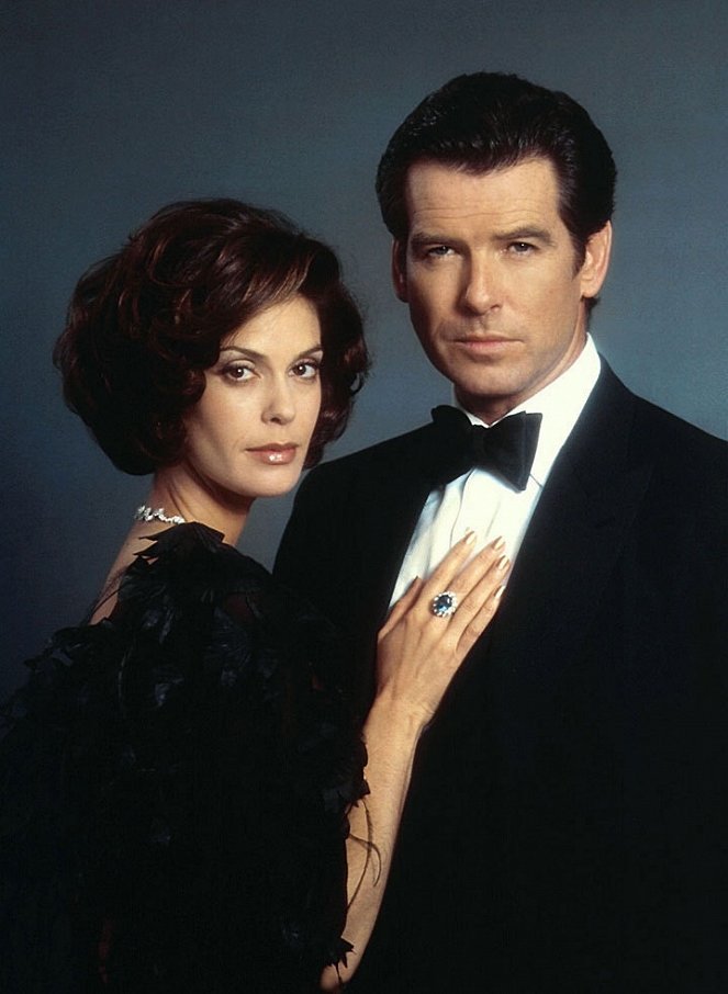 James Bond - Der Morgen stirbt nie - Werbefoto - Teri Hatcher, Pierce Brosnan