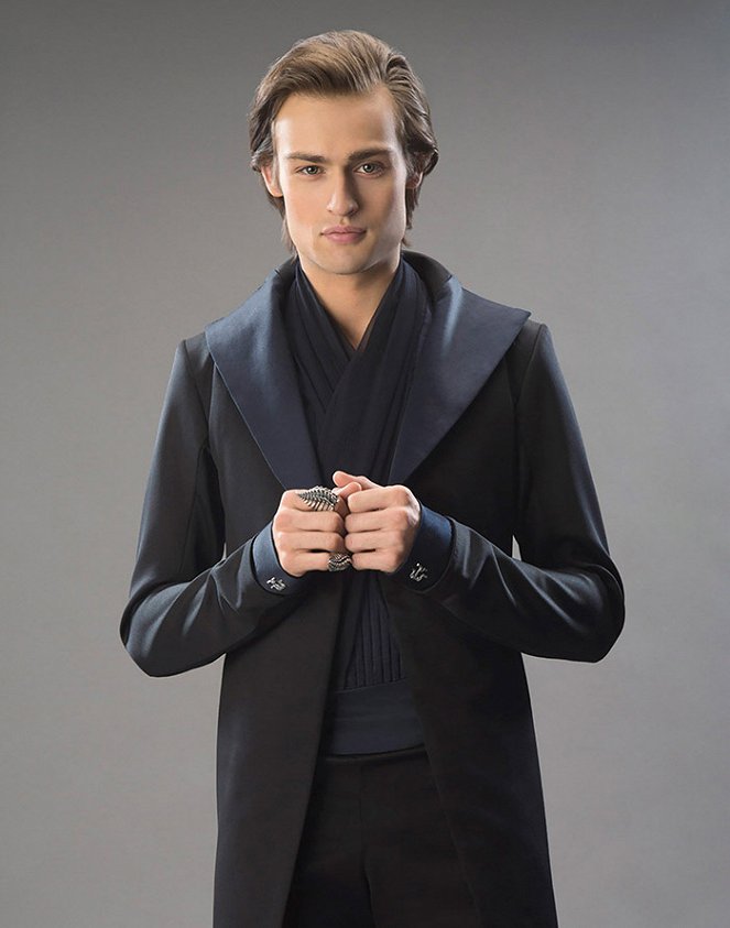 Nouseva Jupiter - Promokuvat - Douglas Booth