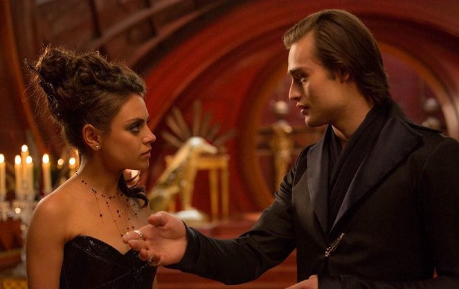 Nouseva Jupiter - Kuvat elokuvasta - Mila Kunis, Douglas Booth