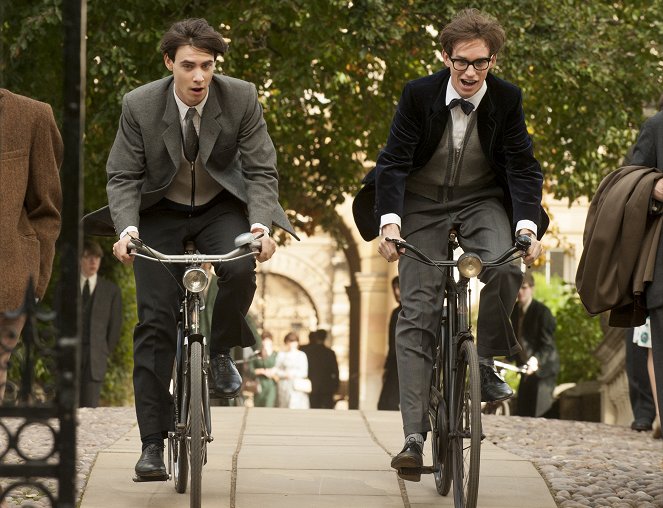 The Theory of Everything - Van film - Harry Lloyd, Eddie Redmayne