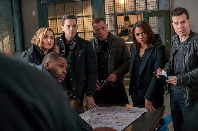 Chicago P.D. - A Little Devil Complex - Photos - Laroyce Hawkins, Sophia Bush, Jesse Lee Soffer, Jason Beghe, Monica Raymund, Jon Seda