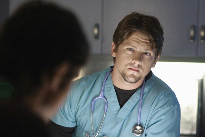 FlashForward - White to Play - De la película - Zachary Knighton