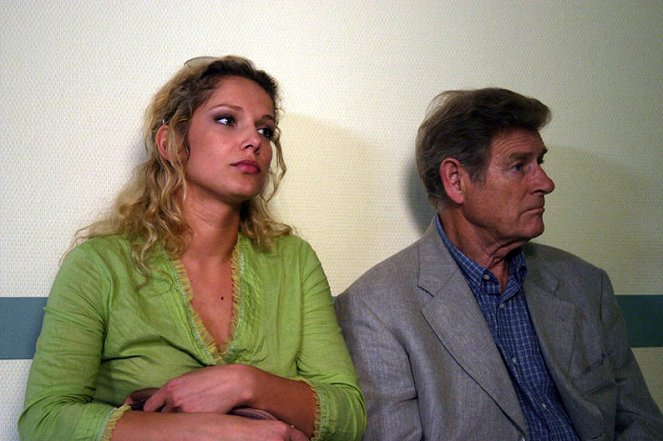 Kryminalni - Season 3 - Na śpiocha - Z filmu - Joanna Liszowska, Stanisław Mikulski