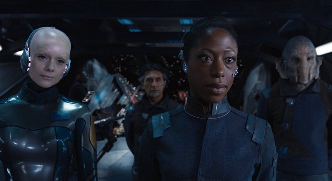 Jupiter Ascending - Filmfotos - Christina Cole, Ramon Tikaram, Nikki Amuka-Bird