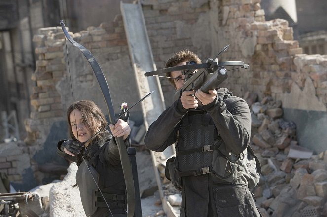 Hunger Games: Síla vzdoru 1. část - Z filmu - Jennifer Lawrence, Liam Hemsworth