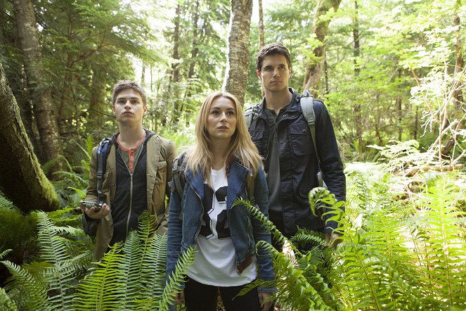 The Hunters - Film - Keenan Tracey, Alexa PenaVega, Robbie Amell