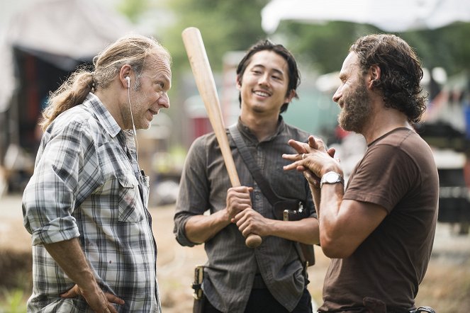 The Walking Dead - Ami történt és ami történik - Forgatási fotók - Greg Nicotero, Steven Yeun, Andrew Lincoln