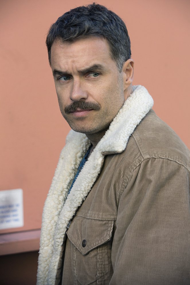 Looking - Looking at Your Browser History - Van film - Murray Bartlett
