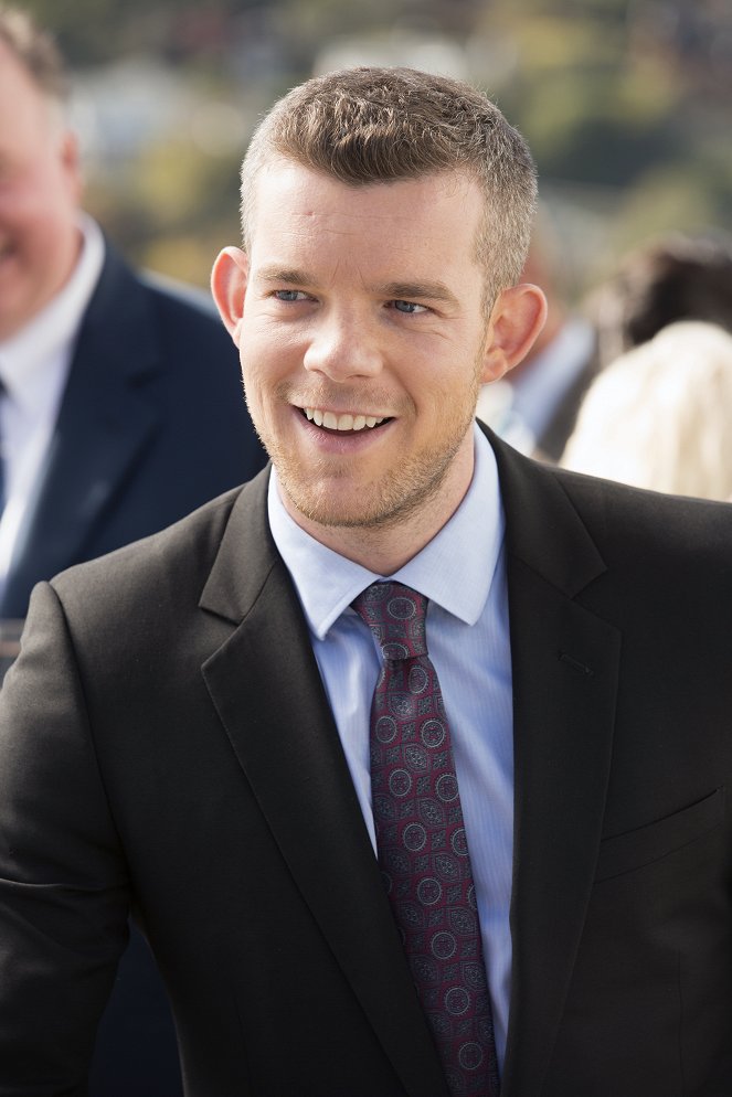 Looking - Looking for a Plus-One - Van film - Russell Tovey
