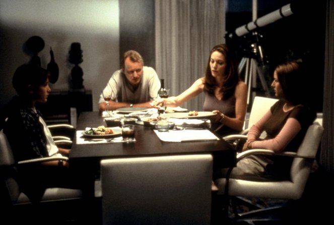 The Glass House - Do filme - Trevor Morgan, Stellan Skarsgård, Diane Lane, Leelee Sobieski