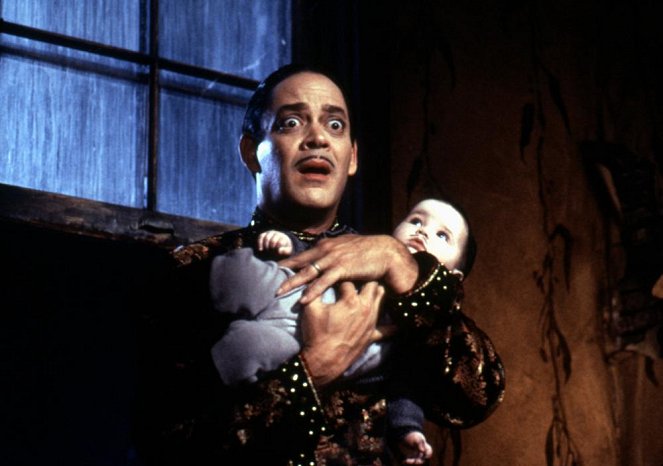 Die Addams Family in verrückter Tradition - Filmfotos - Raul Julia, Kaitlyn Hooper