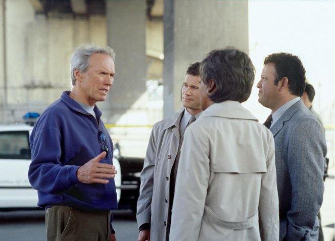 Krvavá stopa - Z filmu - Clint Eastwood, Dylan Walsh, Paul Rodriguez