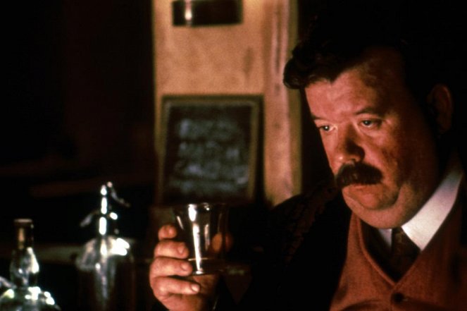 Angličan, který vylezl na kopec (a slezl z hory) - Z filmu - Ian McNeice