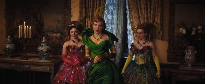 Cinderela - Do filme - Holliday Grainger, Cate Blanchett, Sophie McShera