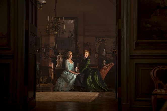 Popoluška - Z filmu - Lily James, Cate Blanchett