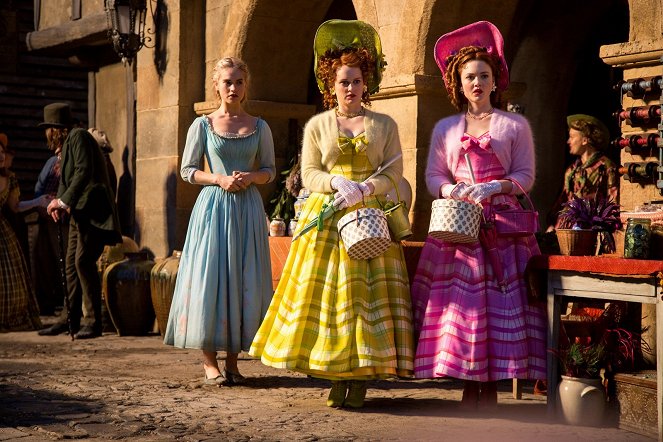 Cinderella – Tuhkimon tarina - Kuvat elokuvasta - Lily James, Sophie McShera, Holliday Grainger