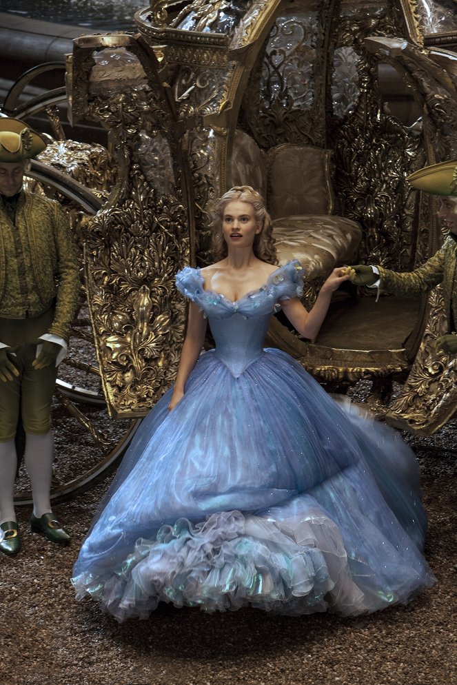 Cinderella – Tuhkimon tarina - Kuvat elokuvasta - Lily James