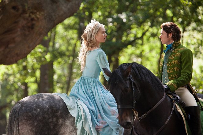 Cinderella - Van film - Lily James, Richard Madden