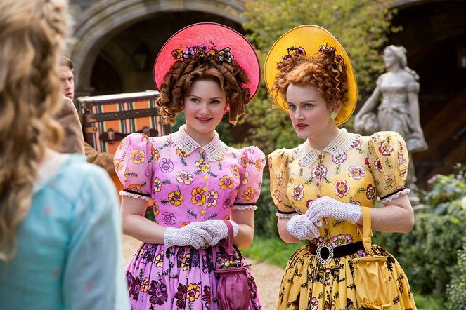 Cenicienta - De la película - Holliday Grainger, Sophie McShera