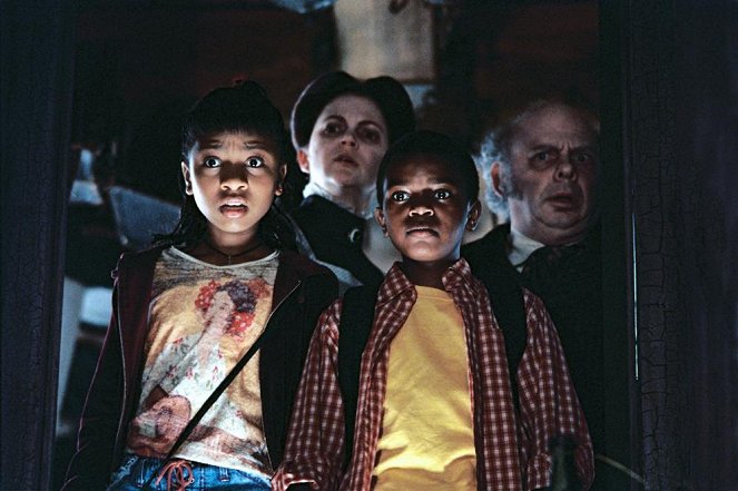 The Haunted Mansion - Photos - Dina Waters, Marc John Jefferies, Wallace Shawn