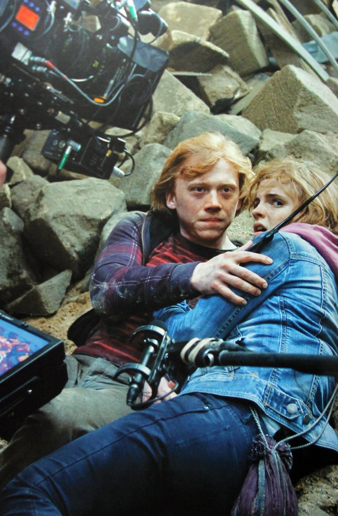 Harry Potter and the Deathly Hallows: Part 2 - Van de set - Rupert Grint, Emma Watson
