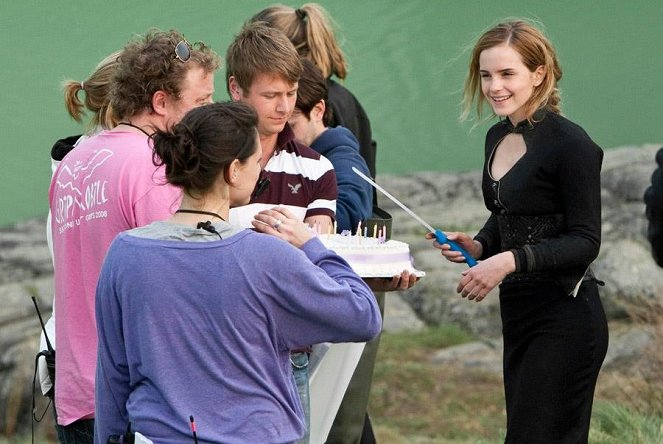 Harry Potter and the Deathly Hallows: Part 2 - Van de set - Emma Watson