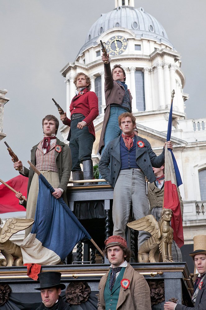 Les Misérables - Van film - Aaron Tveit, Eddie Redmayne
