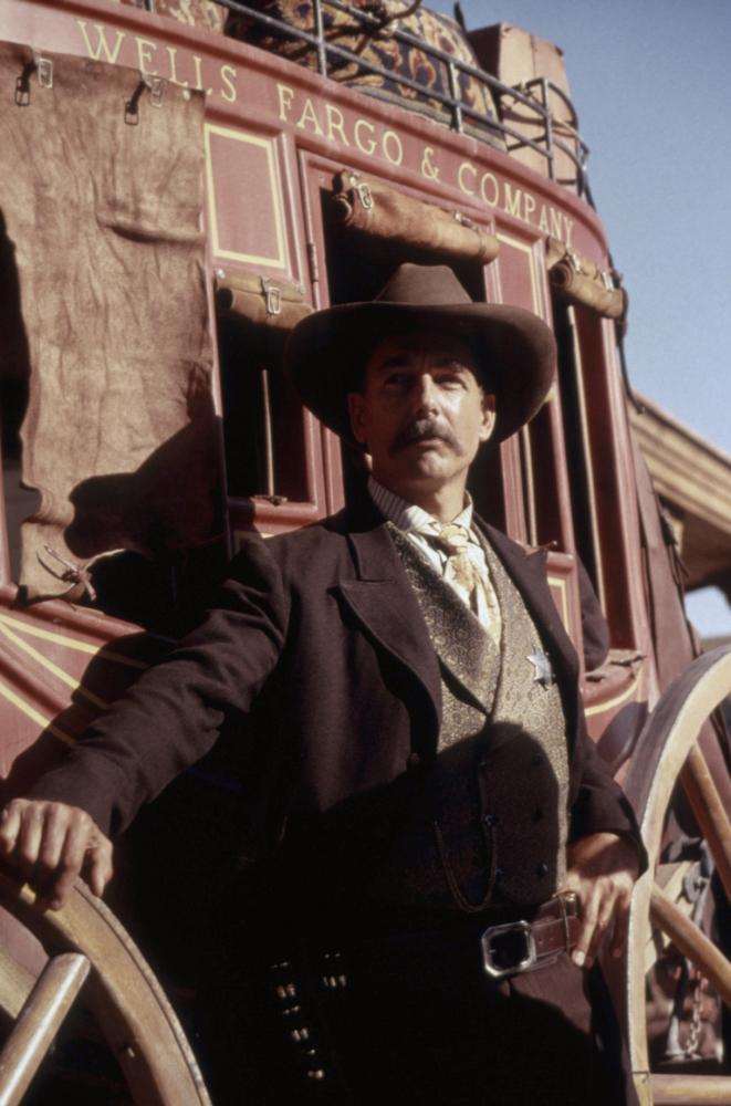 Wyatt Earp - Do filme - Mark Harmon