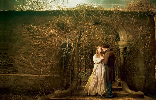 Les Misérables - Werbefoto - Amanda Seyfried, Eddie Redmayne