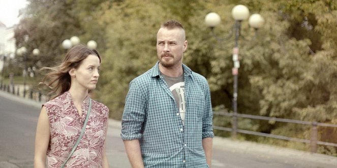 Facet (nie)potrzebny od zaraz - De la película - Katarzyna Maciag, Pawel Malaszynski
