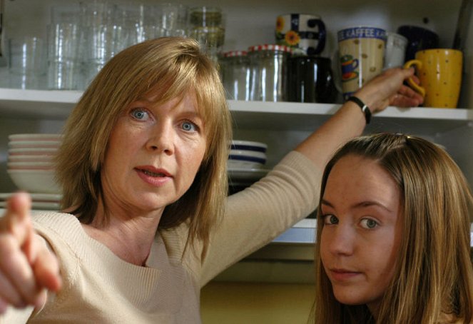 Familie Sonnenfeld: Ein Fall für Mama - Film - Marion Kracht, Sarah Körtge