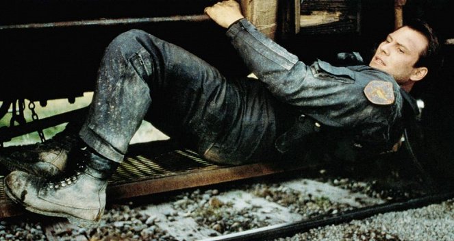 Operácia Zlomený šíp - Z filmu - Christian Slater