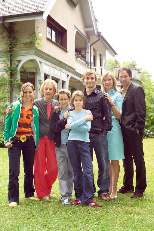 Familie Sonnenfeld: Alle unter einem Dach - Werbefoto - Rosemarie Fendel, Janos Körtge, Lavinia Thelen, Jonas Laux, Marion Kracht, Helmut Zierl