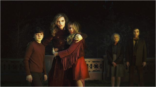 Dark Shadows - Filmfotos - Michelle Pfeiffer, Chloë Grace Moretz