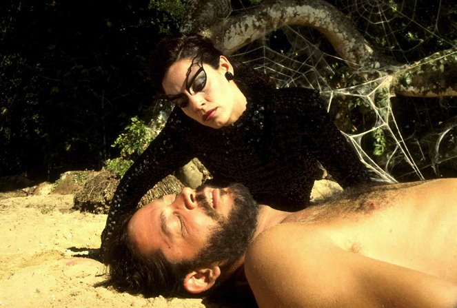 Pocałunek kobiety pająka - Z filmu - Raul Julia, Sônia Braga
