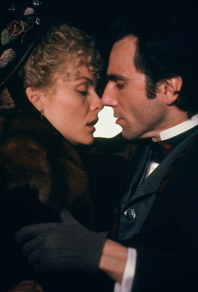 The Age of Innocence - Photos - Michelle Pfeiffer, Daniel Day-Lewis