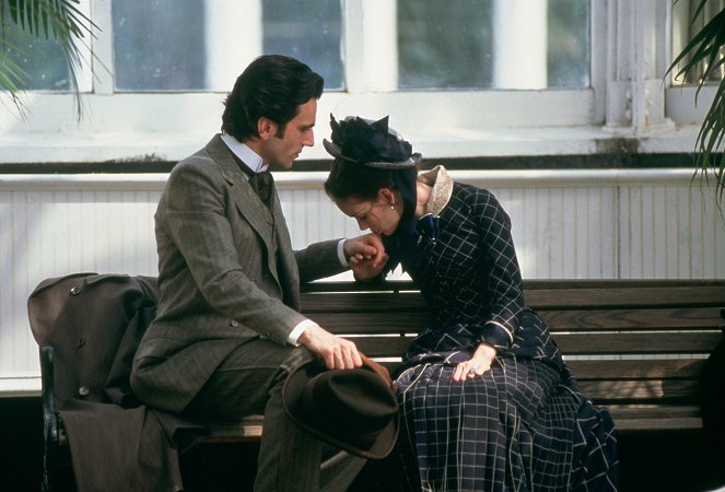 The Age of Innocence - Photos - Daniel Day-Lewis, Winona Ryder