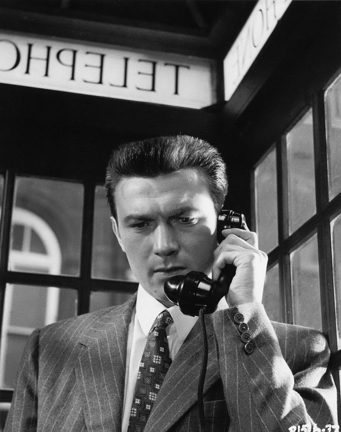 Room at the Top - Photos - Laurence Harvey