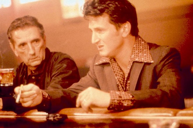 Atrapada entre dos hombres - De la película - Harry Dean Stanton, Sean Penn
