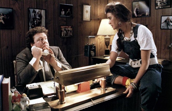 No Small Affair - Z filmu - George Wendt, Demi Moore