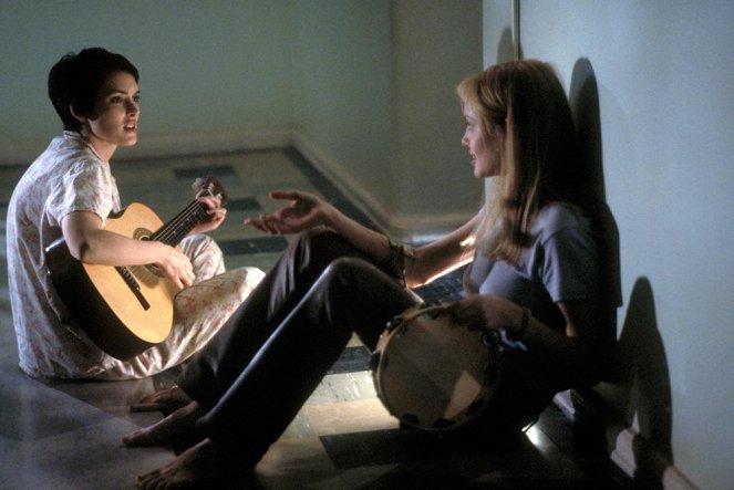 Przerwana lekcja muzyki - Z filmu - Winona Ryder, Angelina Jolie