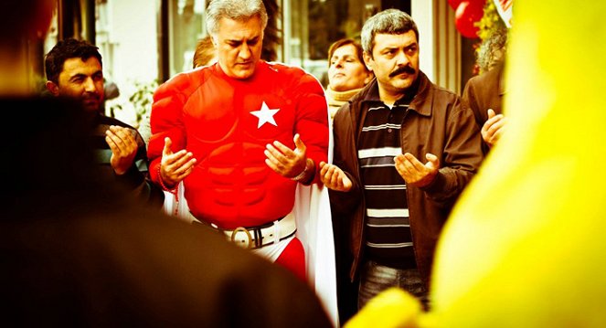 SüperTürk - De la película - Tamer Karadağlı