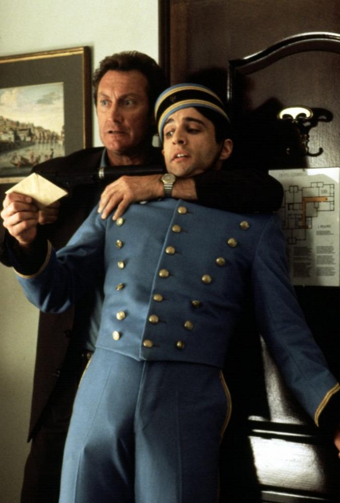 Blame It on the Bellboy - Filmfotók - Bryan Brown, Bronson Pinchot