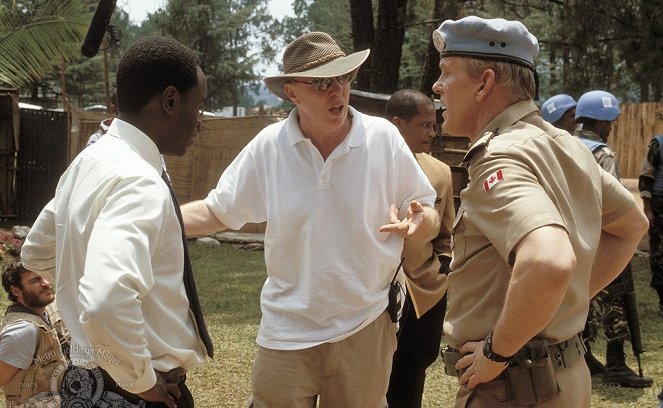 Hotel Rwanda - Van de set - Don Cheadle, Terry George, Nick Nolte