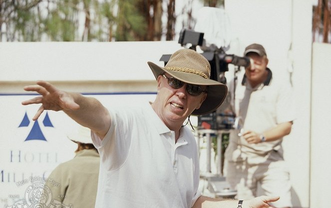 Hotel Rwanda - Van de set - Terry George