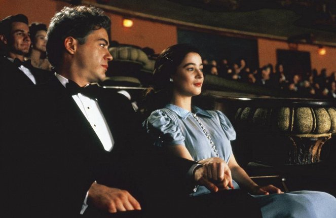 Chaplin - Filmfotók - Robert Downey Jr., Moira Kelly