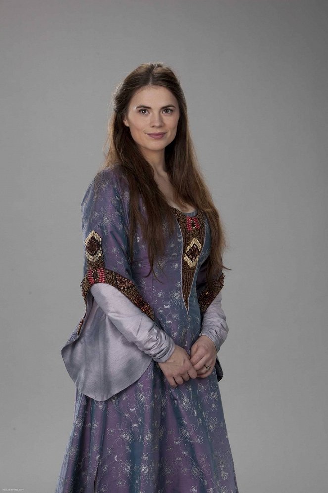 The Pillars of the Earth - Promokuvat - Hayley Atwell